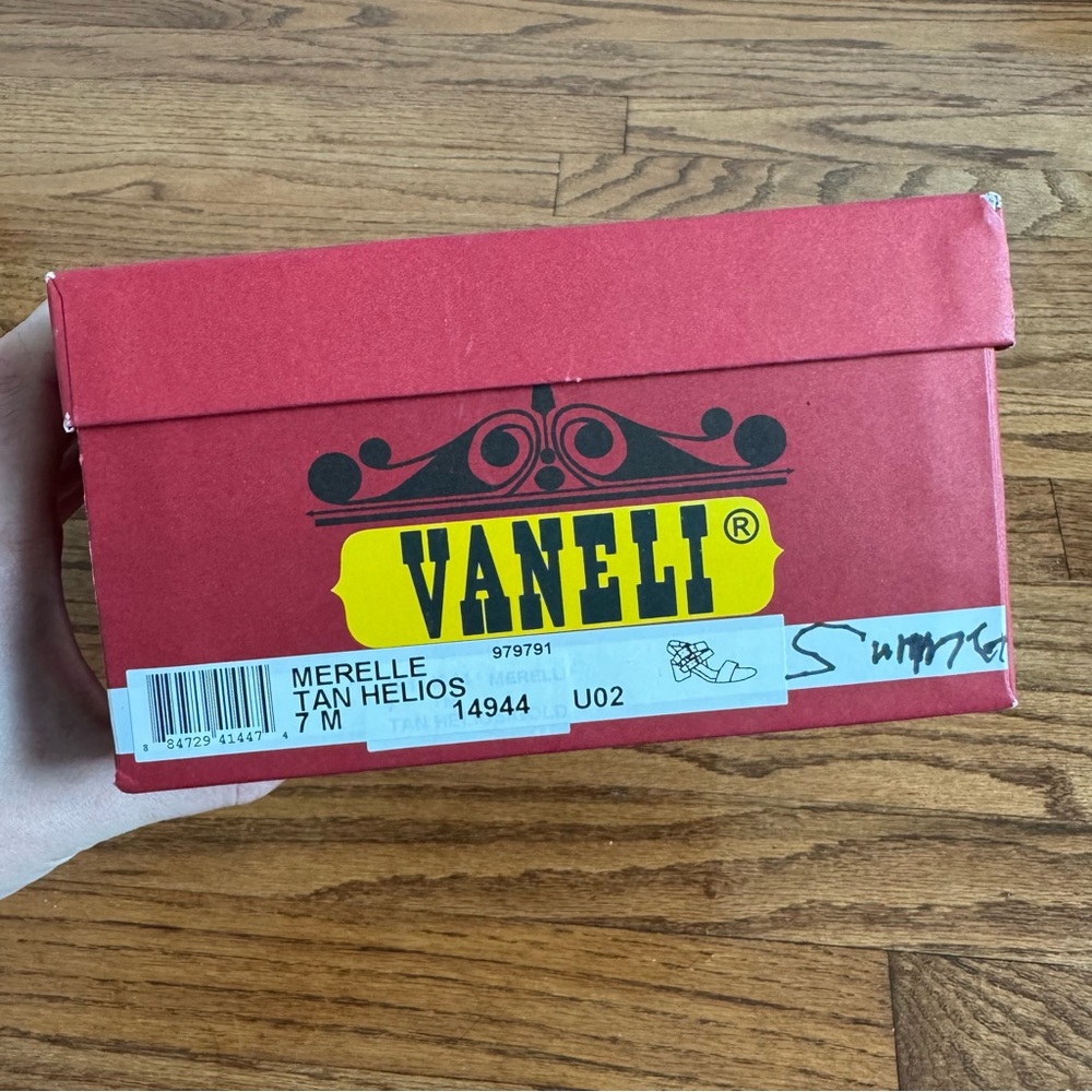 Vaneli Morel tan heels - Picture 10 of 10